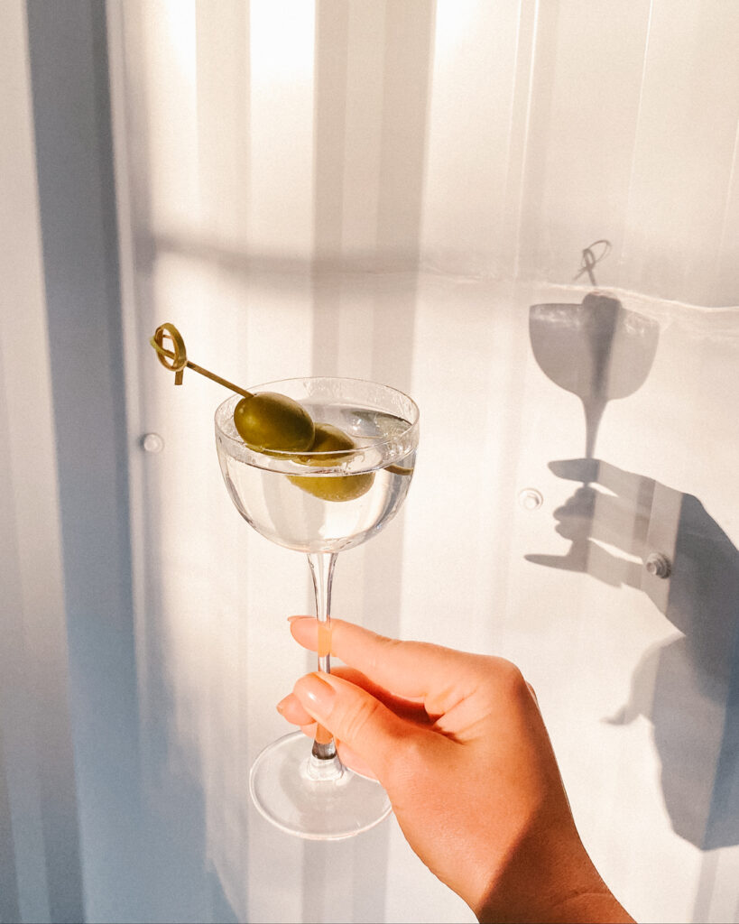 författares favoritdrinkar annie sexton dry martini