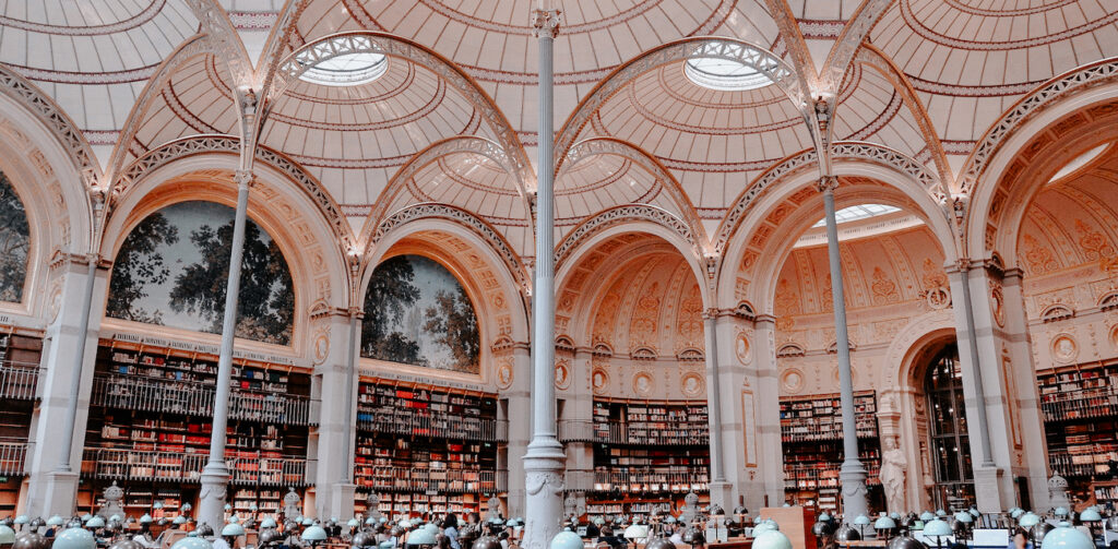 Drömmiga bibliotek Bibliotheque Nationale de France Paris
