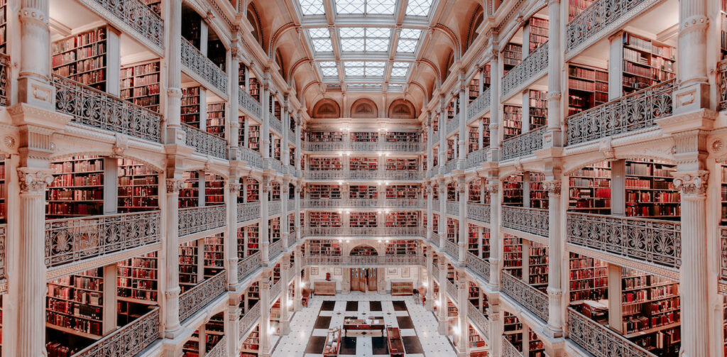 Drömmiga bibliotek George Peabody Library Baltimore USA